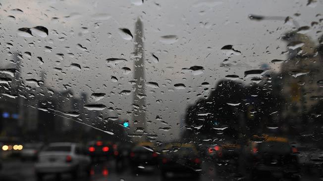 Buenos aires- el obelisco bajo la lluvia