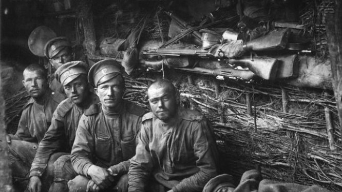 Vivac de soldados rusos que, si sobrevivían, engrosaban las filas de los revolucionarios de 1917